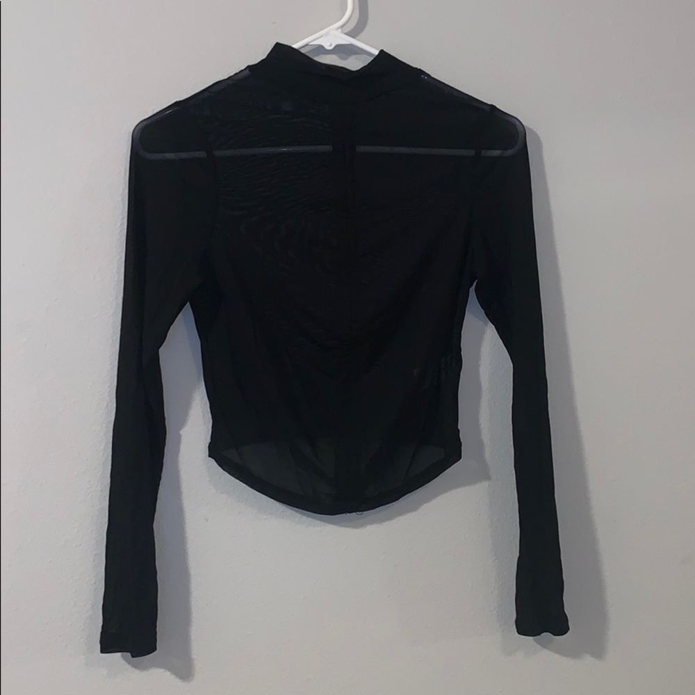Plain mesh black top